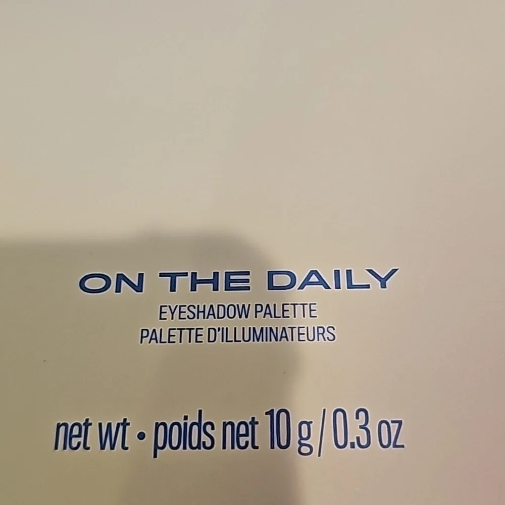 Item beauty eyeshadow palette